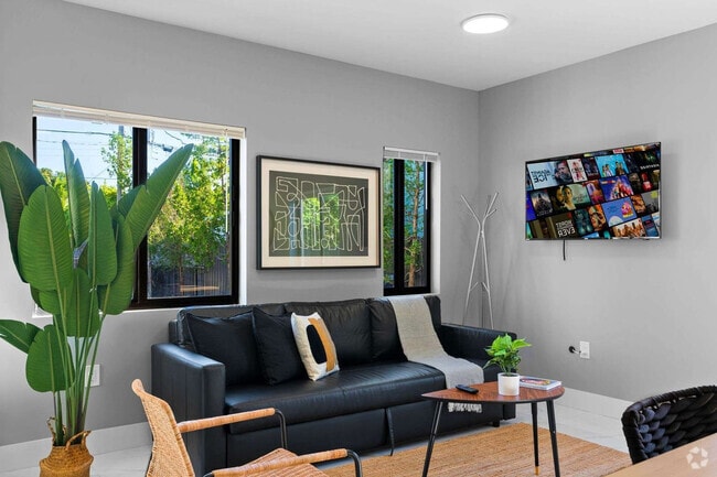 Building Photo - 1350 NW 28th St Rental