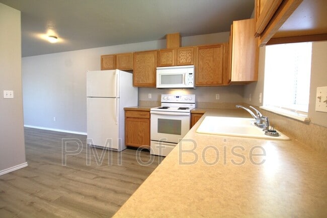 1031 E Iowa Ave
