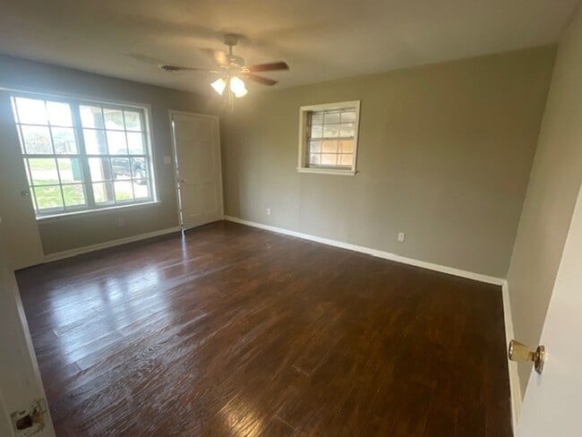 Photo - Renovated 3 Bedroom 2 Bath Home for Rent with 2 Car Garage!