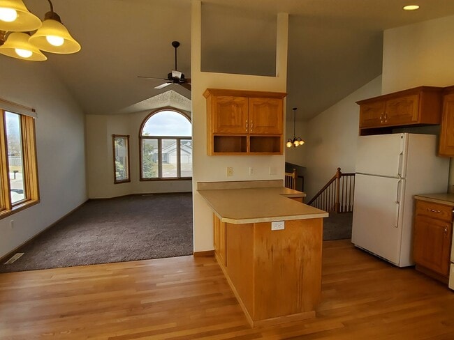 Photo - 1663 51st St S