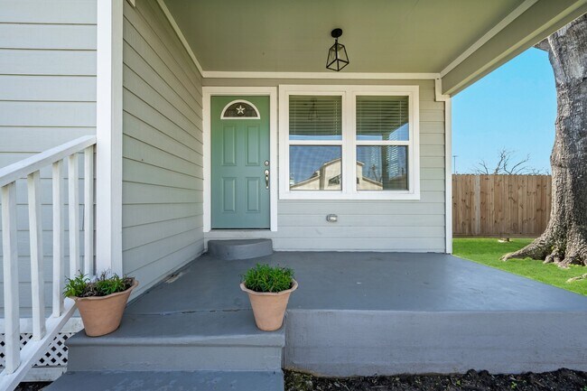 Photo - 632 E 38th St