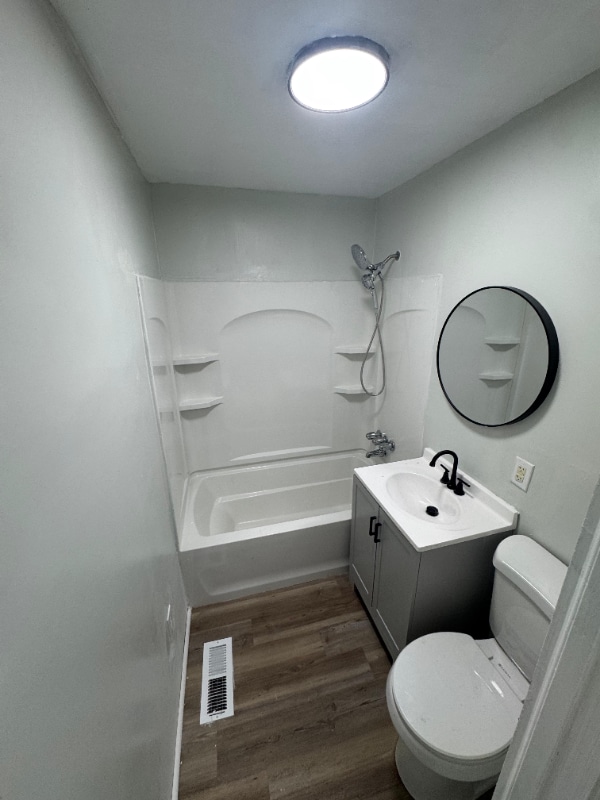 Photo - 3830 E 189th St