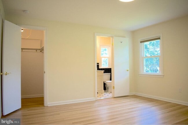 Photo - 414 Warren Rd