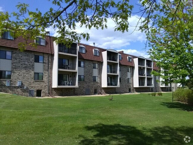 Building Photo - Pauline’s condos Unit Pauline’s condo  335