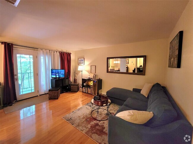 Building Photo - 6910 Hart Ln Unit 111 Rental