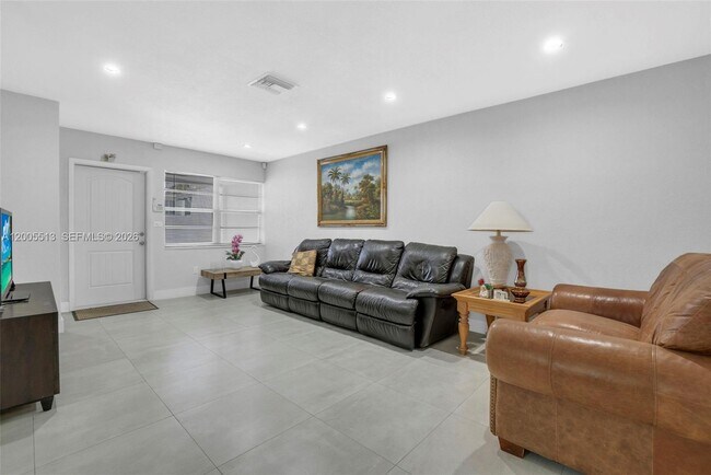 Photo - 862 W 79th St