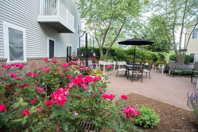 Photo - 100C Danbury Rd Unit 3N