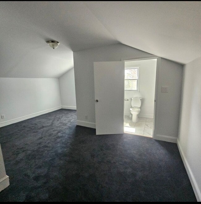 Photo - 619 W Bell St