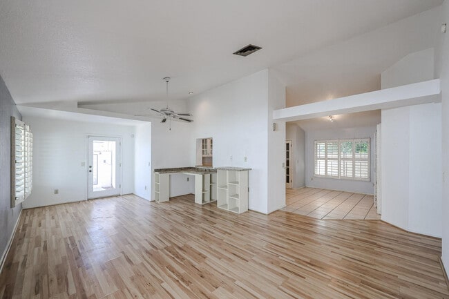 Photo - 1822 E Bluefield Ave