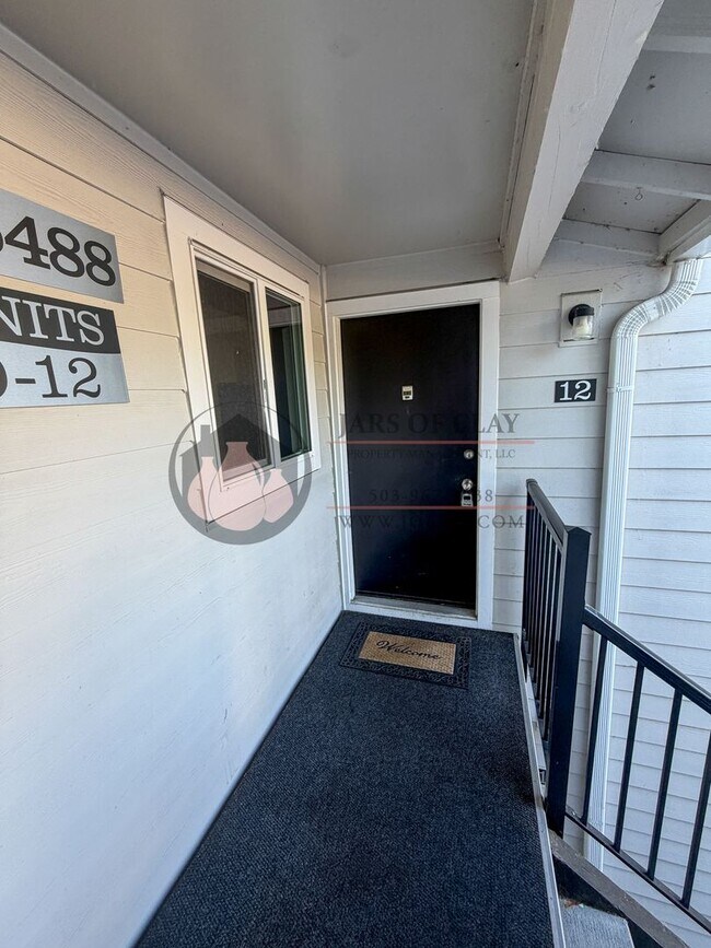 Photo - Beaverton Community Living | Dedicated Off-Street Parking & Great Layout Unidad I-12