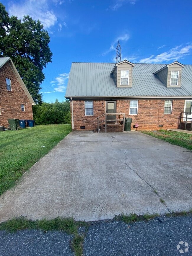 Building Photo - 714 Dixie St Rental