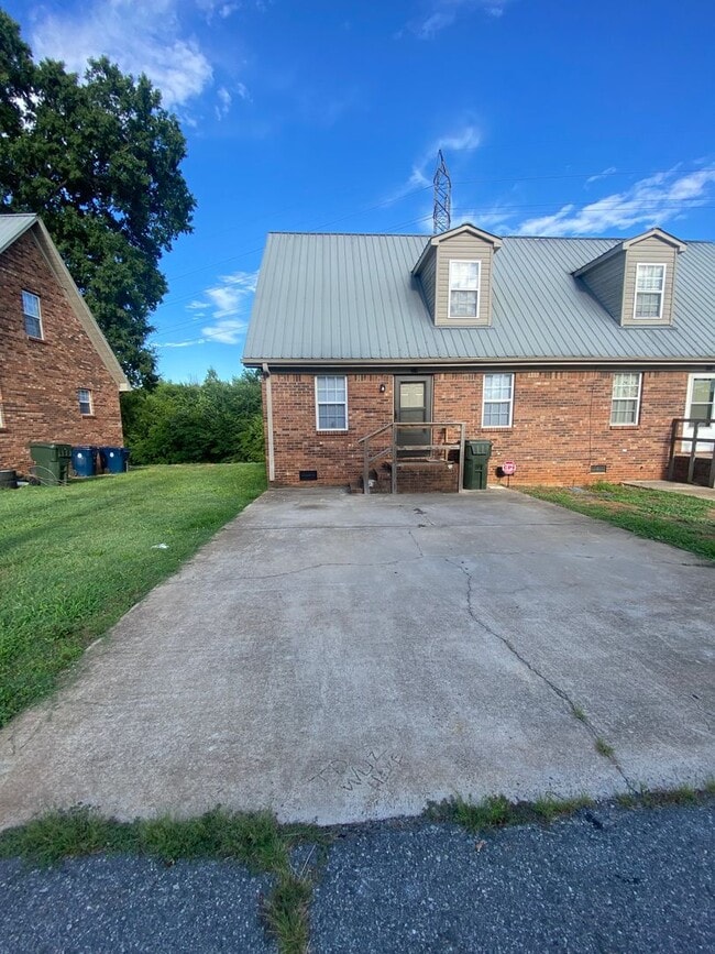Photo - 714 Dixie St House