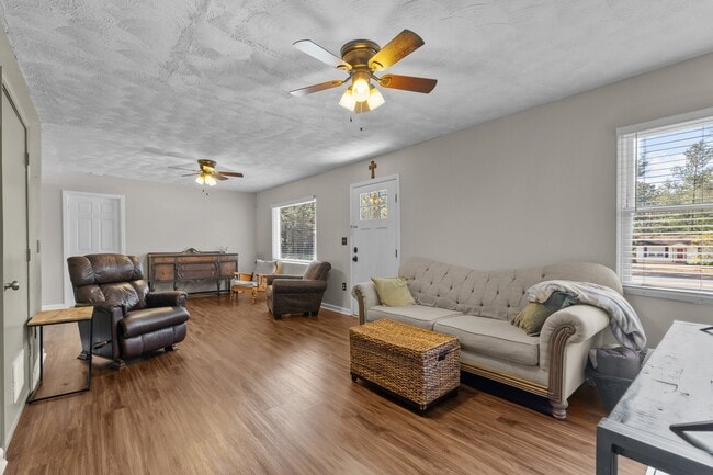 Photo - 620 E New England Ave