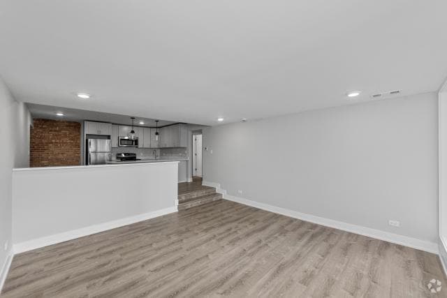 Building Photo - 2 bedroom in Chicago IL 60610 Rental