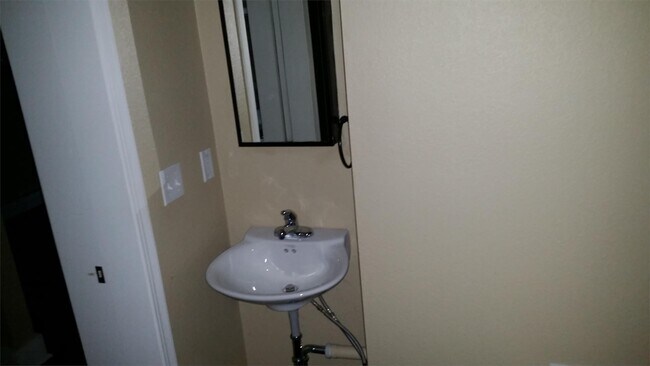Photo - 932 E College St