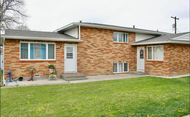 Building Photo - Northwestern DuPlex