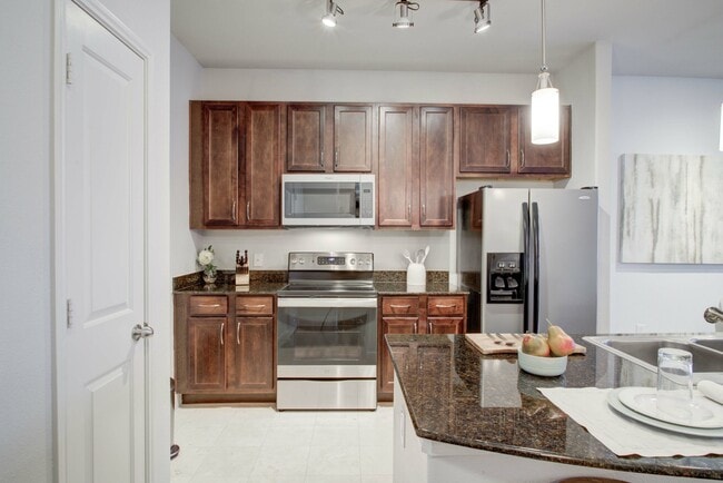 Building Photo - Chic 1-Bed Retreat | 1 Month Free! Unit IUPO Rental