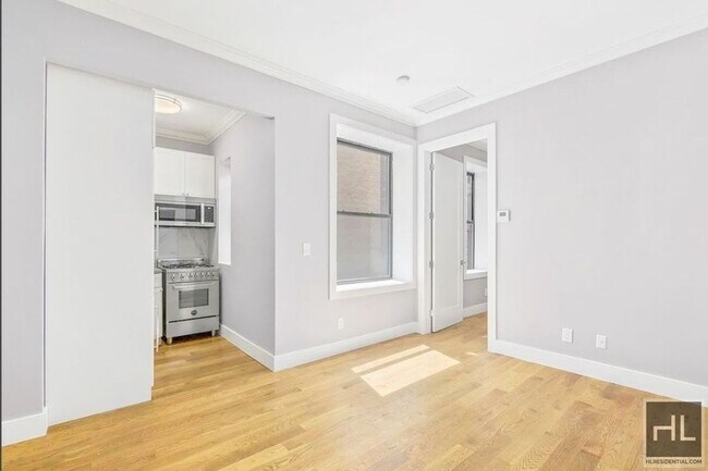 Building Photo - 1 bedroom 1 bathroom w/ washer and dryer - 252 WEST 76 STREET Unit 3C