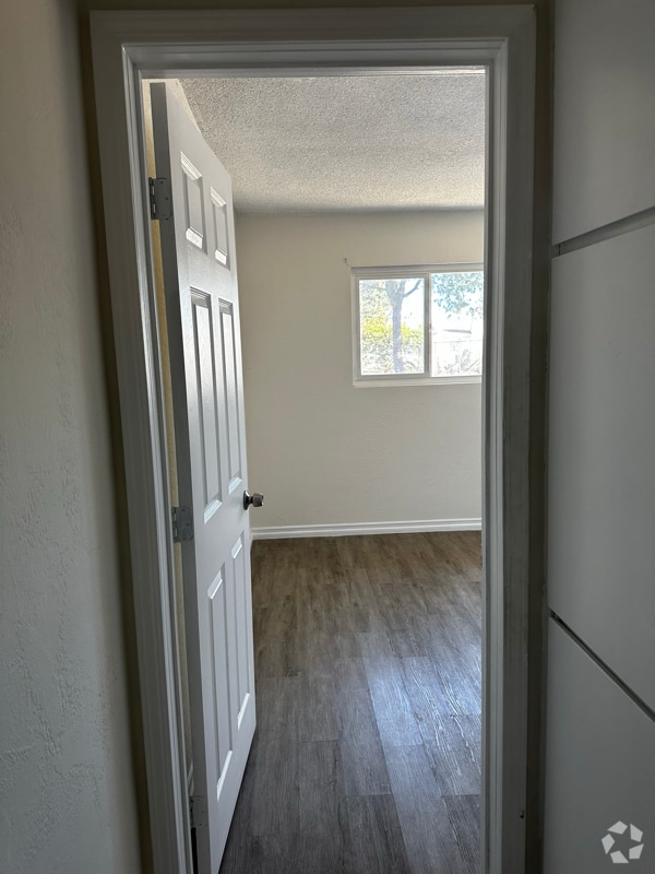 Building Photo - 9490 Elm Ave Rental
