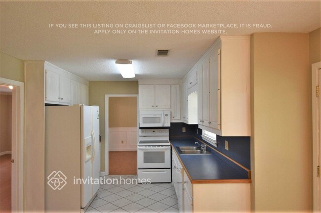 Photo - 135 Lacey Oak Ln