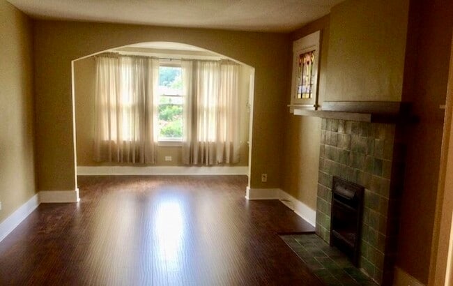 living room and sunroom - 3733 California Ave Unit Second floor