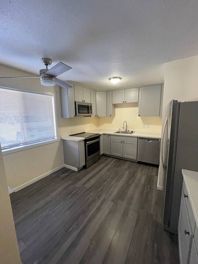 Downstairs House Unit Convenient Location Re... House Rental in