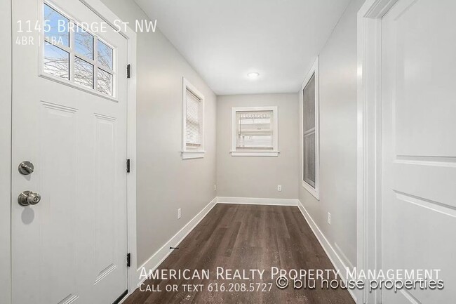 Photo - 1145 Bridge St NW
