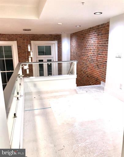 Building Photo - 171 E Davis St Unit 201