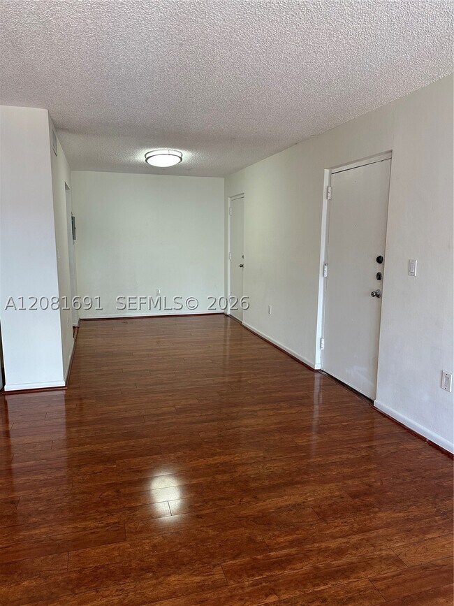 Photo - 10818 N Kendall Dr Unit R28