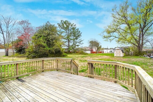 Photo - 6339 Old Plank Rd