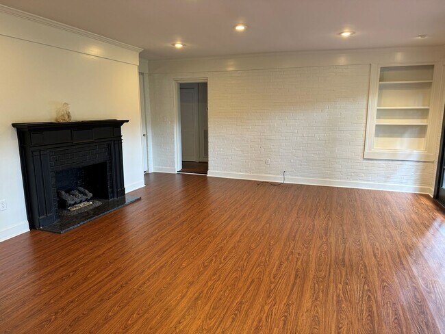 Photo - Beautiful Mid-town home 3br/2ba, newly ren...
