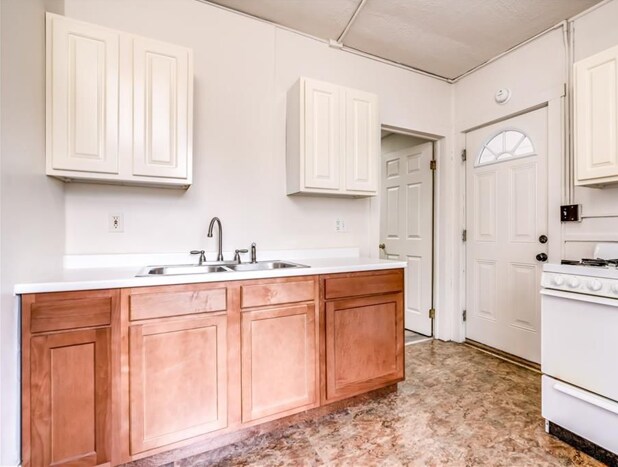 Photo - 766 W Main St