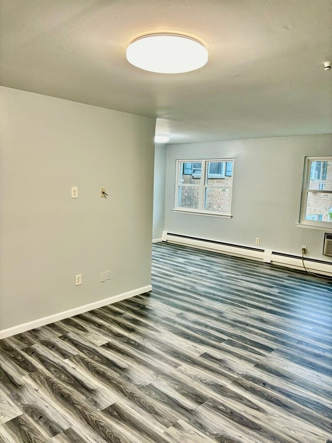 56 Manchester Ct