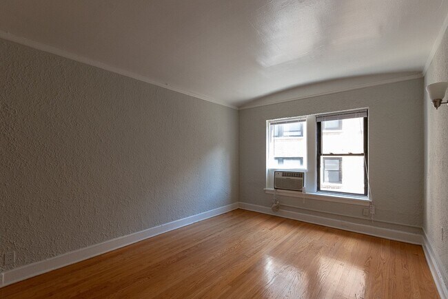 Photo - 562 W Arlington Pl Unit 613
