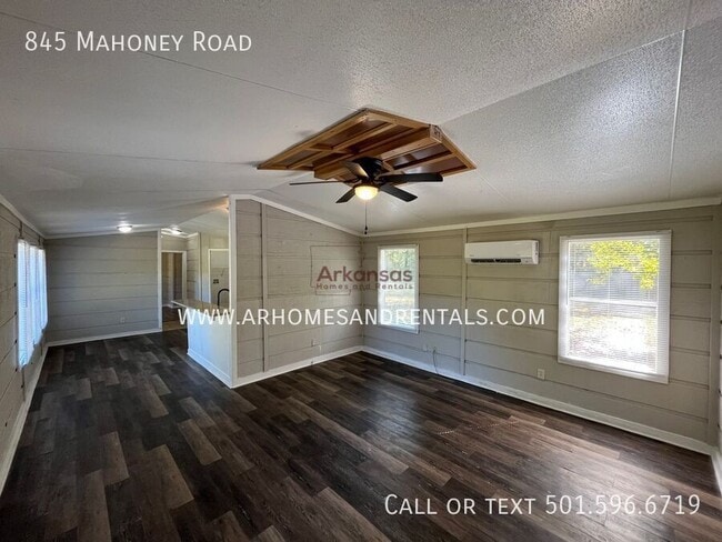 Photo - 845 Mahoney Rd