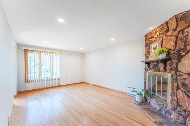 Photo - 6210 W 64th St