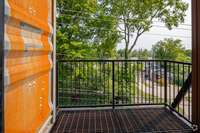 1BR, 1BA - A1 - 640SF - Balcony