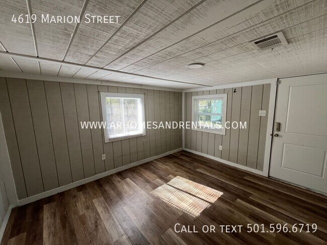 Photo - 4619 Marion St