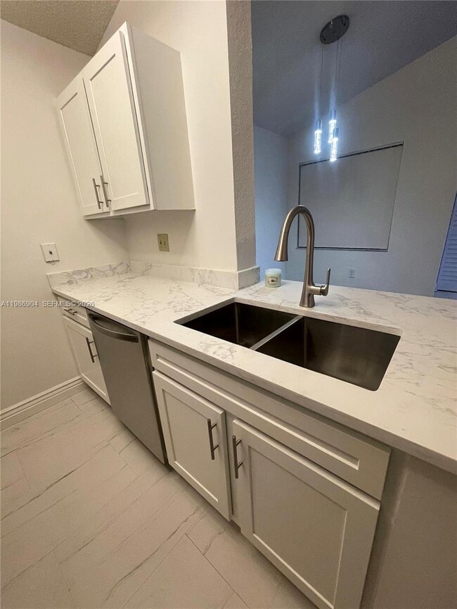 Photo - 2851 N Oakland Forest Dr Unit 305