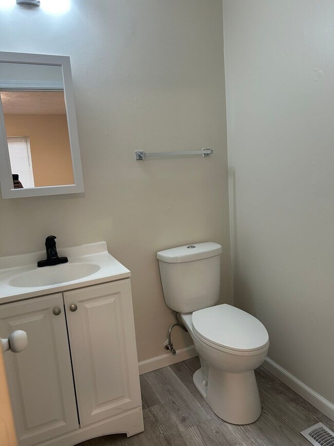 Building Photo - 1121 S 23rd St Unit (27) 1123 S 23rd