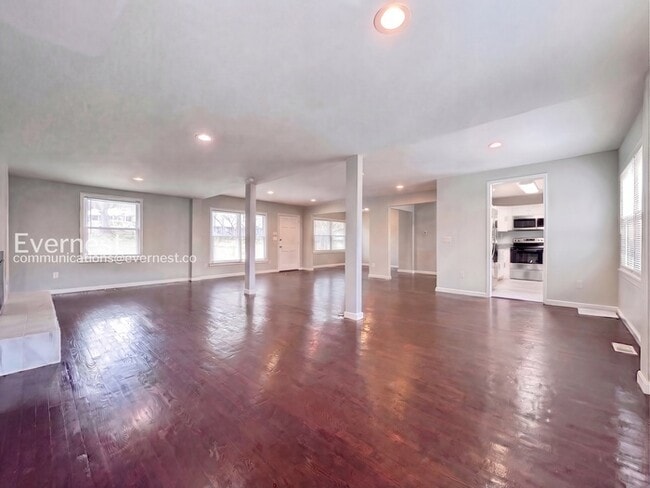 Photo - 1345 Twin Oaks Cir SE