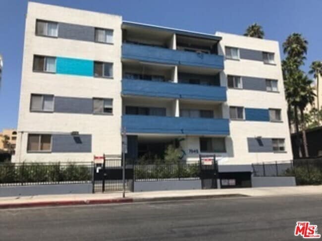 Building Photo - 7045 Hawthorn Ave Unit 302 Rental