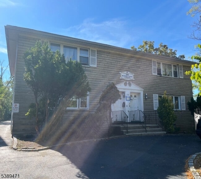 Photo - 200 Irvington Ave Unit 9 B