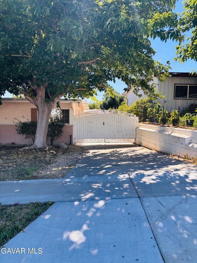 Photo - 38650 Yucca Tree St