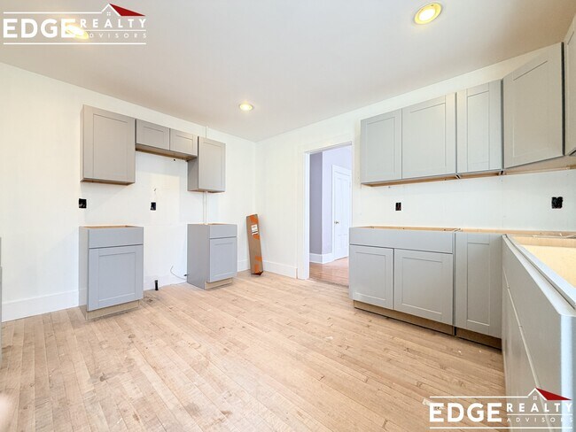 22-24 Everett Sq. Unit 1