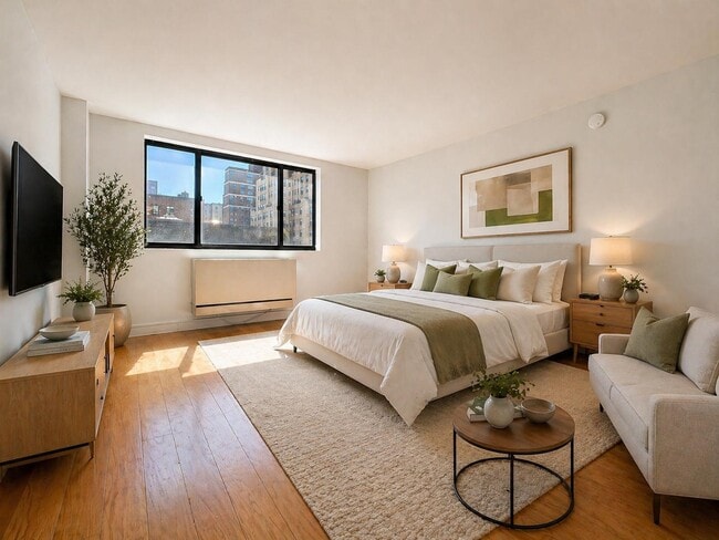 Building Photo - 323 W 96th St