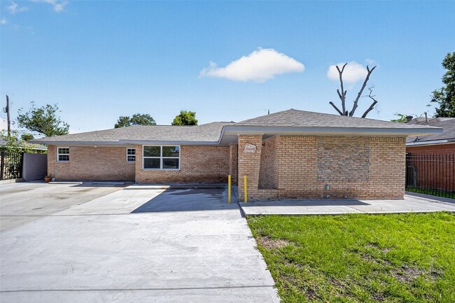 Photo - 7950 Longridge Dr