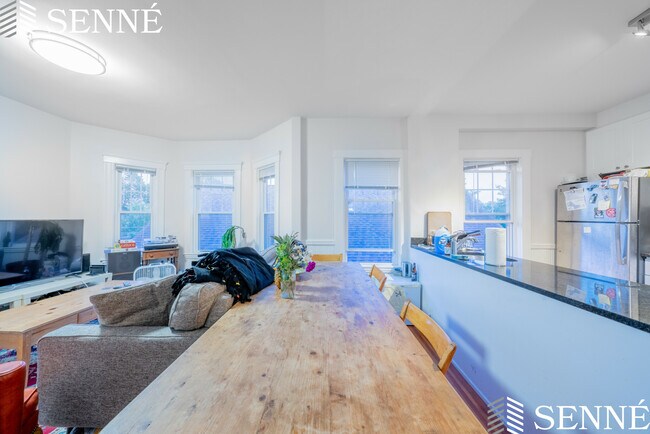 Photo - 37 Magoun St Unidad 3