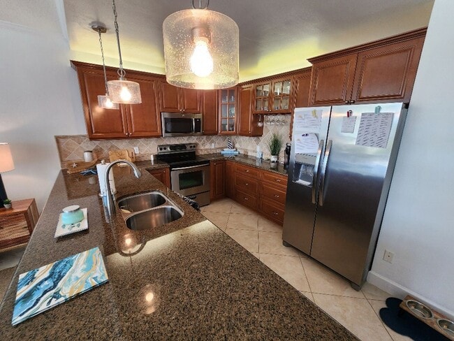 Photo - Beautiful Fully Furnished Marker 33 Condo ...