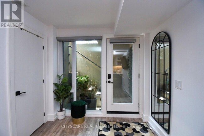 Photo - 703 Markham St